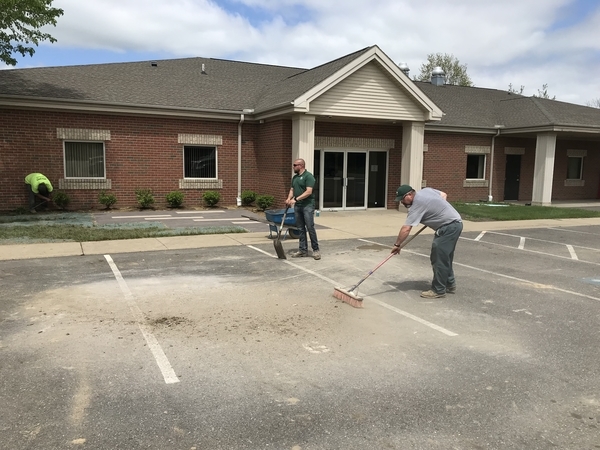 Employees from Rice's working on curb appeal at Meals on Wheels