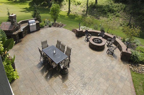 Relax, cook, eat, and entertain in your dynamic outdoor oasis