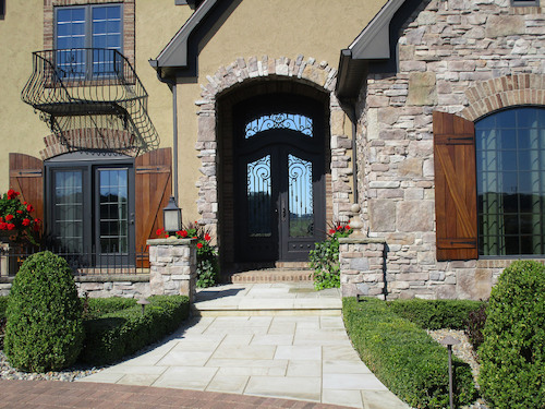 We upped the intensity by upgrading materials, style, and décor to pop against the stucco and stone. Boxwood hedges draw the eye to charming details throughout.